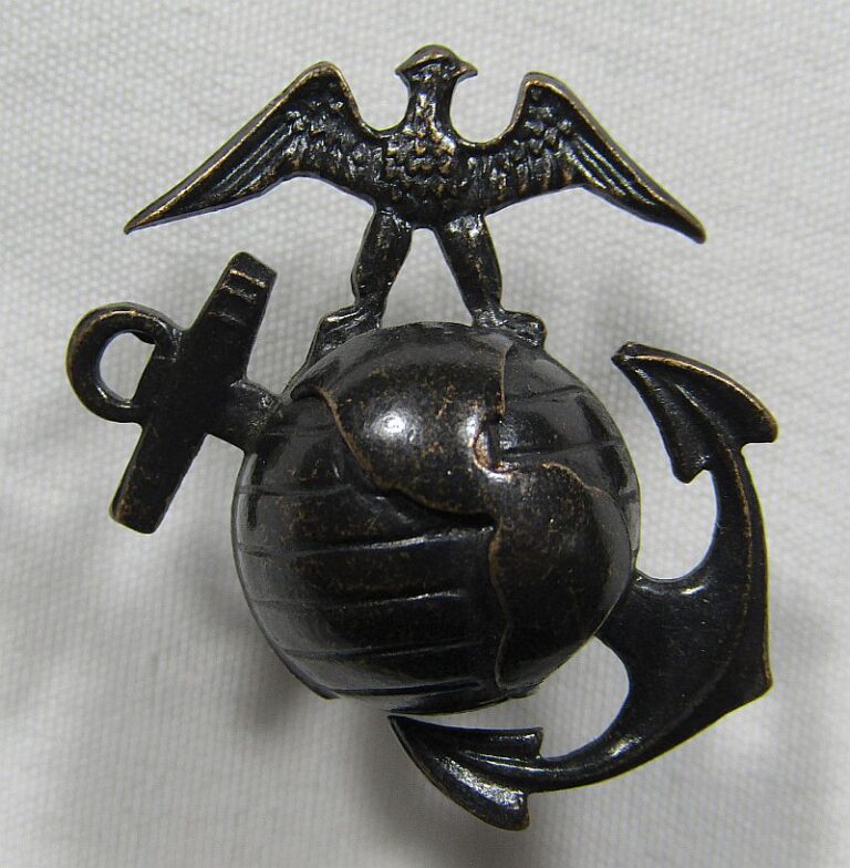 WWII USMC EGA Officer’s Collar Insignia – Griffin Militaria