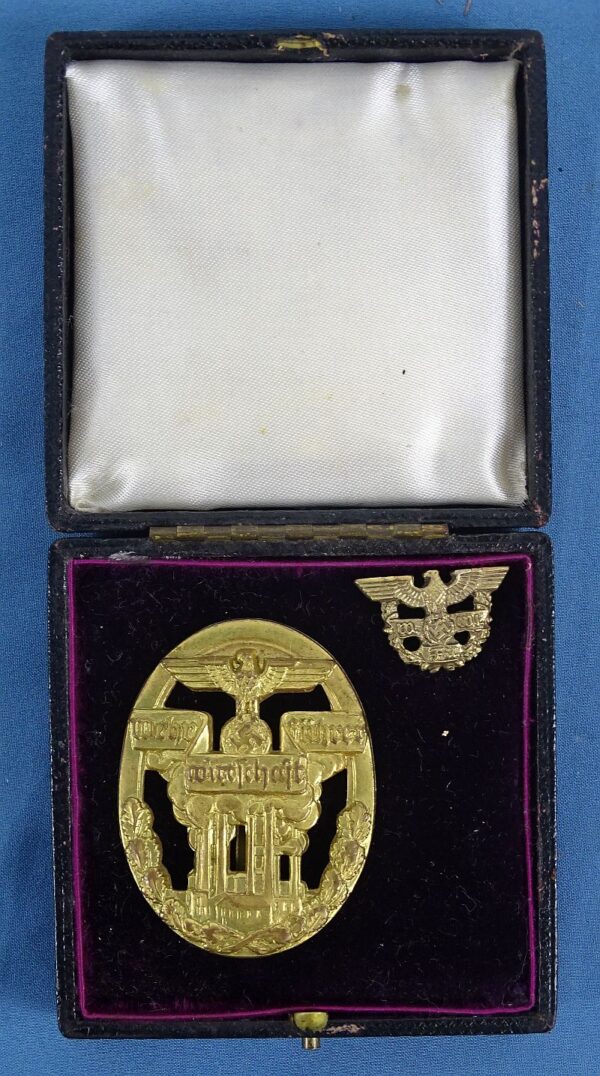 Cased First Pattern Third Reich Defense Economy Leader Badge ...