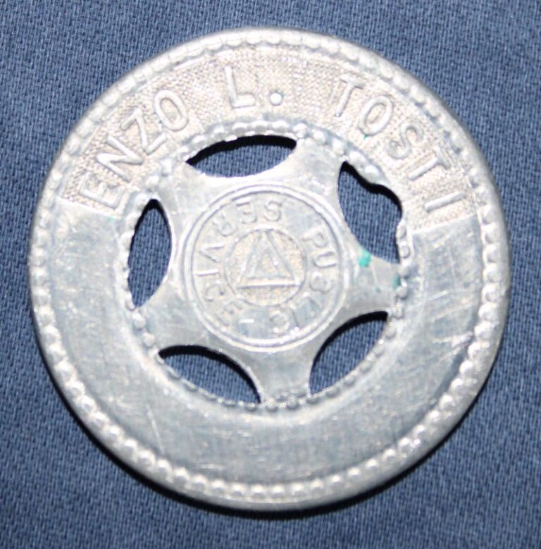 WWII 101st Airborne Insignia / Medals & Rare Presentation Fairbairn