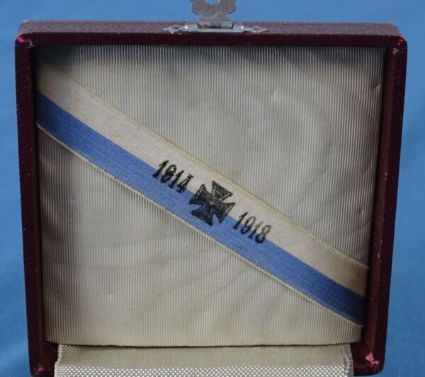 Cased Bavarian Military Merit Cross Third Class with Swords and 1914 Iron Cross Second Class Medal Bar - Image 4