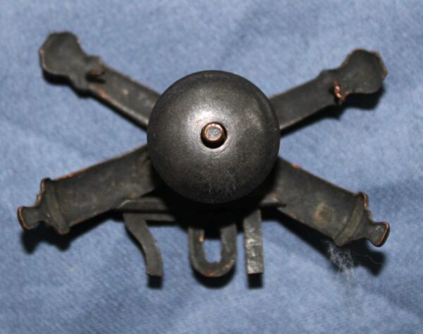 Model 1905 107th Artillery Visor Cap Badge - Image 2