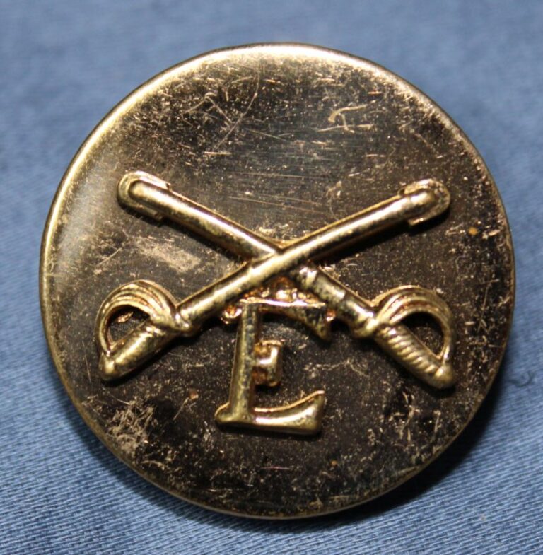 WWII Cavalry E Collar Disk – Griffin Militaria