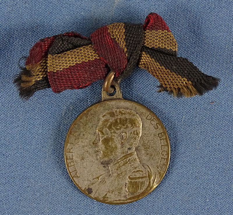 1914-1917 Belgian Medal with Albert the King – Griffin Militaria
