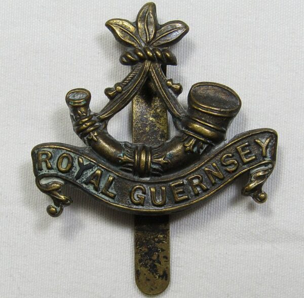 WWI Royal Guernsey Cap Badge