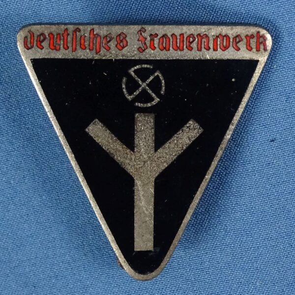 Deutsches Frauenwerk Member Badge RZM M1/105