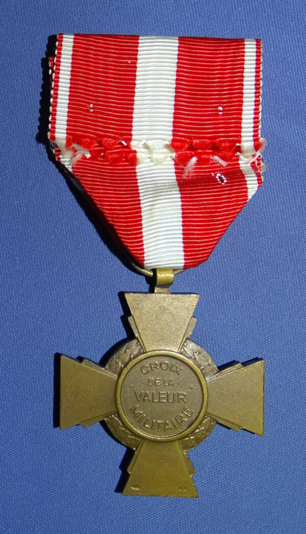 WWII French Cross of Valor Medal - Image 2