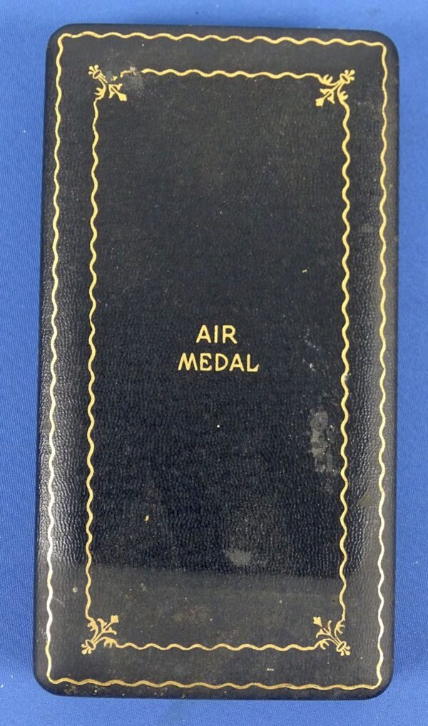 Cased WWII Air Medal - Image 3