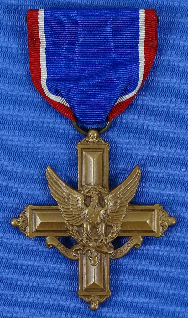 Cased WWII Distinguished Service Cross by Robbins Company - Image 2