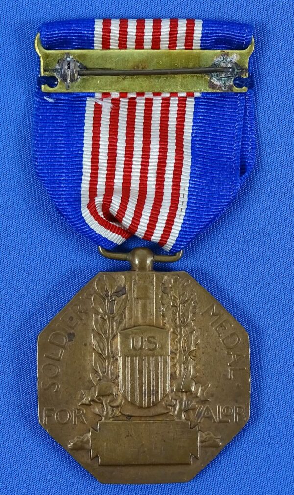 Cased WWII Soldier's Medal - Image 3