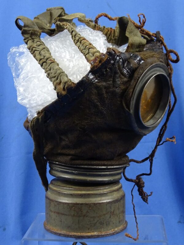 German Model 1917 Gas Mask in Carrying Canister - Image 4