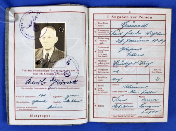 1944 German Army Wehrpass - Image 3