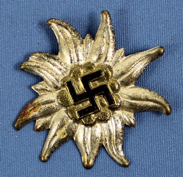 WWII German Edelweiss Cap Badge RZM M7/3