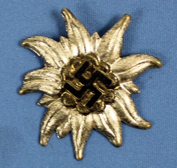 WWII German Edelweiss Cap Badge RZM M7/3