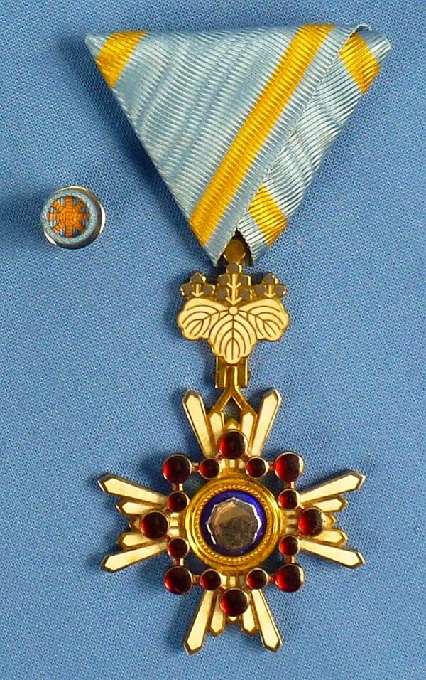 Cased Japanese Order of the Sacred Treasure Fifth Class - Image 2