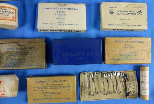 WWII U.S. Army Airborne Paratrooper Medical Pack with Contents - Image 6