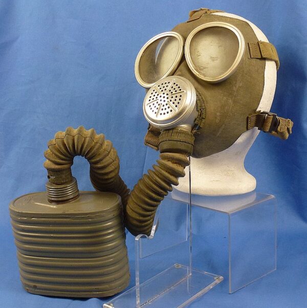 Rare WWII Japanese Navy Gas Mask in Carrying Bag - Image 2