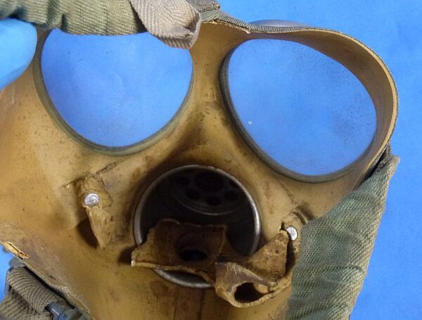 Rare WWII Japanese Navy Gas Mask in Carrying Bag - Image 8