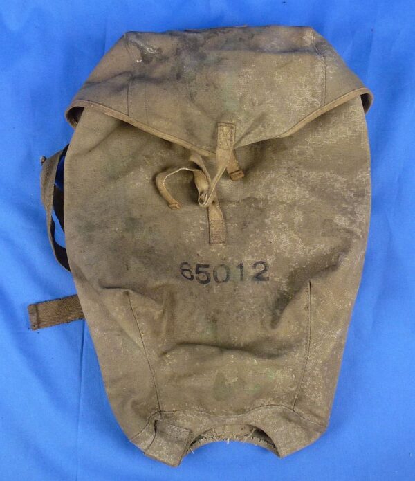 Rare WWII Japanese Navy Gas Mask in Carrying Bag - Image 9