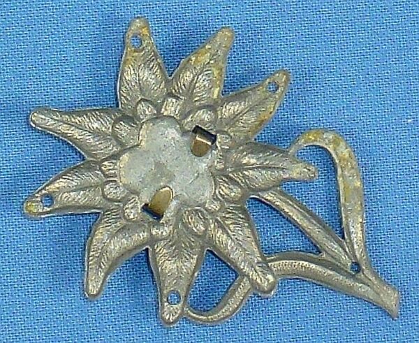 German Army Gebirgsjaeger Edelweiss Insignia - Image 2