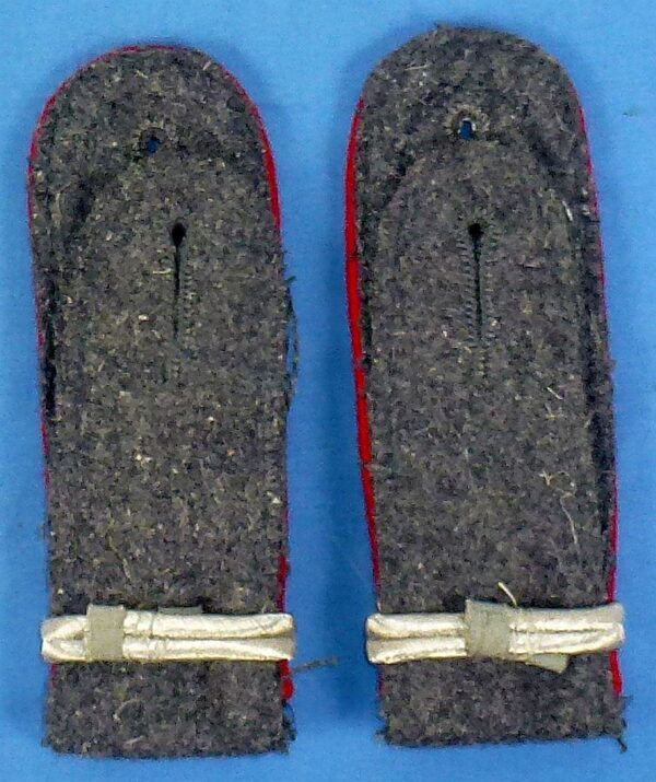 Luftwaffe 47th Flak Artillery Regiment Fahnenjunker-Oberfeldwebel Slip On Shoulder Strap Pair - Image 2