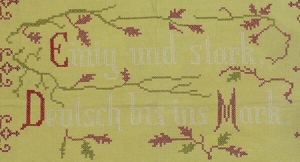 Embroidered Patriotic German Table Cover -"United and strong, German to the core" - Image 2