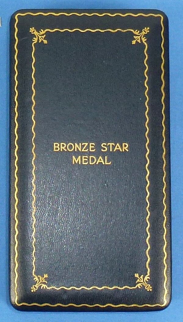 Cased WWII Bronze Star Medal - Image 4