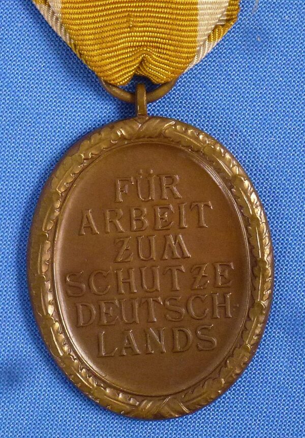Third Reich West Wall Medal in Tombac - Image 2