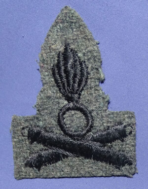 WWII Italian Artillery Cap Insignia