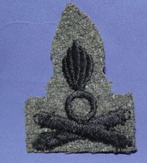 WWII Italian Artillery Cap Insignia