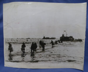 WWII U.S. Army Wire Photo Americans Wading Ashore Invasion of France 7-5/8 x 9-1/2"