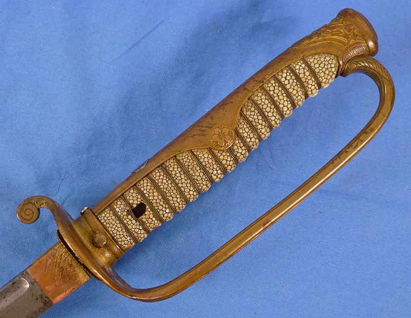 Meiji Period Japanese Kyu Gunto Sword with Family Mons Crest - Image 7