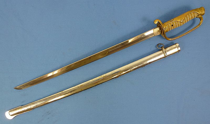Japanese Meiji Period Kyu Gunto Sword with Old Family Blade and Mons Crest - Image 3
