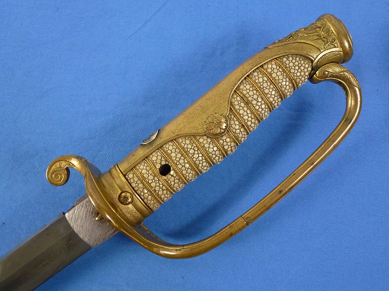Japanese Meiji Period Kyu Gunto Sword with Old Family Blade and Mons Crest - Image 7