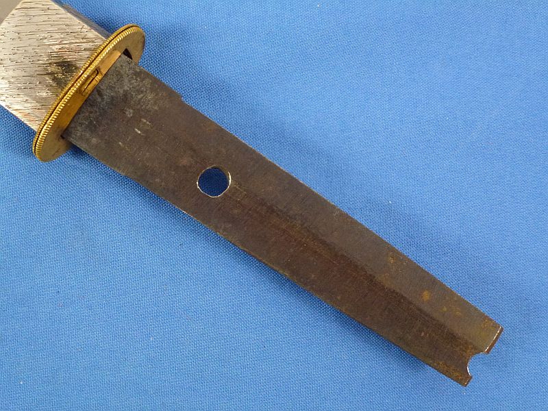 Japanese Meiji Period Kyu Gunto Sword with Old Family Blade and Mons Crest - Image 9