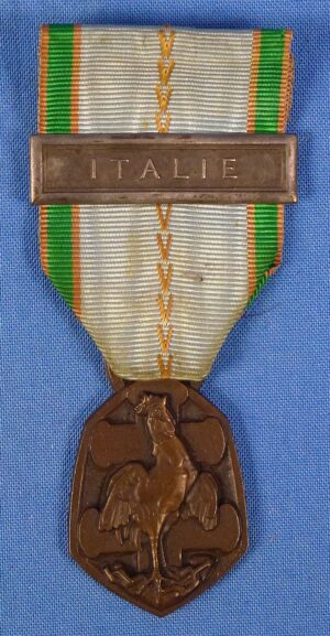 French WWII 1939–1945 Commemorative War Medal with "ITALIE" Bar