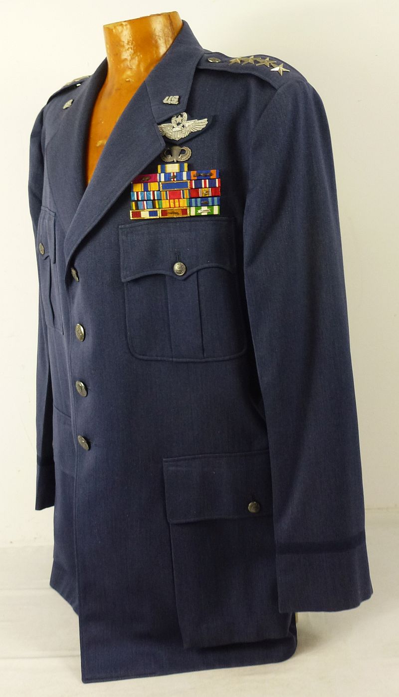 The Uniform of Air Force General Andrew P. Iosue - Image 3