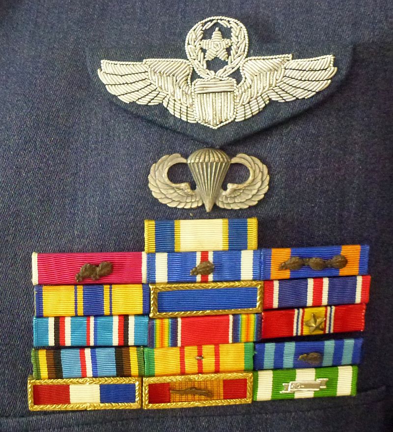 The Uniform of Air Force General Andrew P. Iosue - Image 5