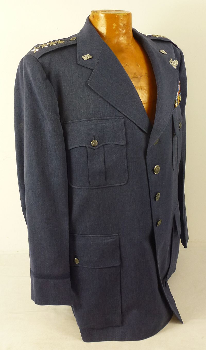 The Uniform of Air Force General Andrew P. Iosue - Image 7