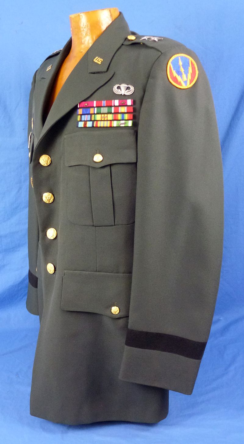 The Uniform of U.S. Army Major General Donald Infante - Image 3