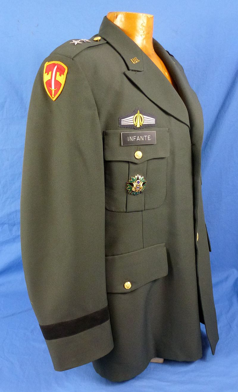 The Uniform of U.S. Army Major General Donald Infante - Image 7