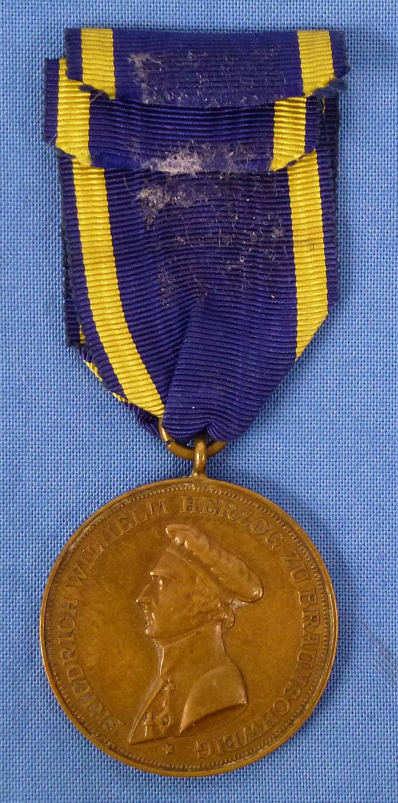 1909 Brunswick Napoleonic Wars Commemorative Centenary Medal for the Peninsula Campaign - Image 3
