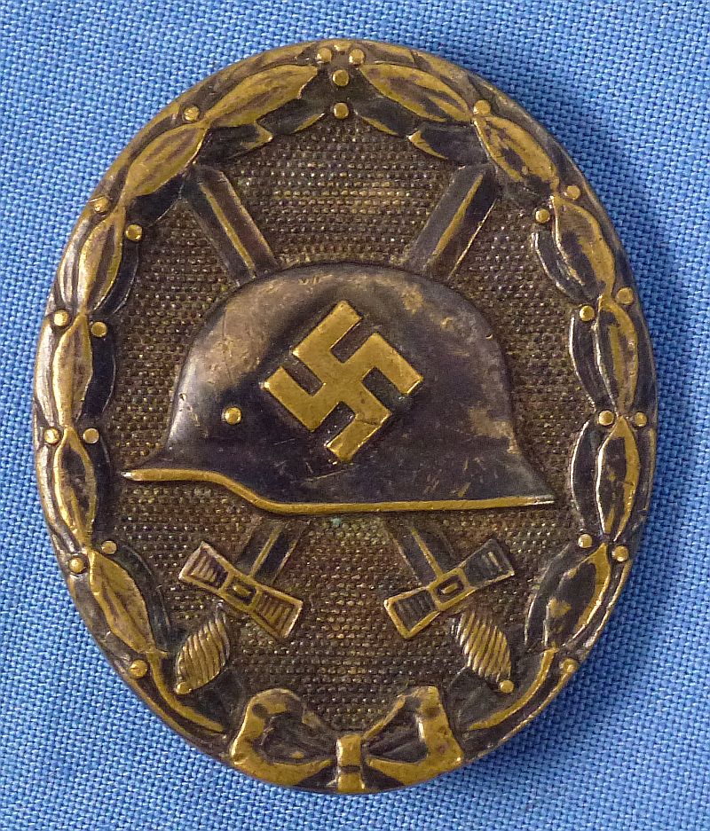 Cased 1939 Silver Wound Badge - Image 2