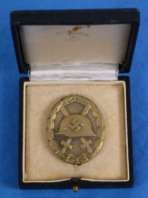Cased 1939 Gold Wound Badge in Tombac Marked "26" (B. H. Mayer's Kunst-Prageanstalt)