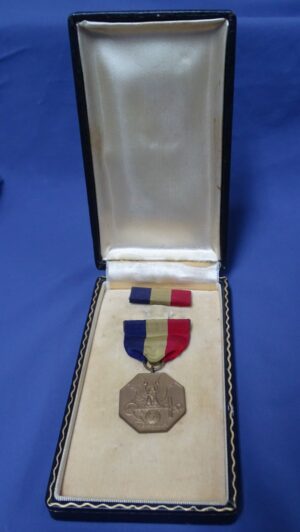 Cased WWII Navy & Marine Corps Medal With Wrap Brooch