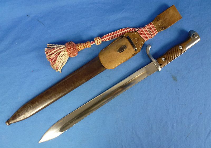 Excellent Condition 1916 Dated Model S98/05 Dress "Butcher Blade" Sawback Bayonet by WKC with Frog and Portepee - Image 2