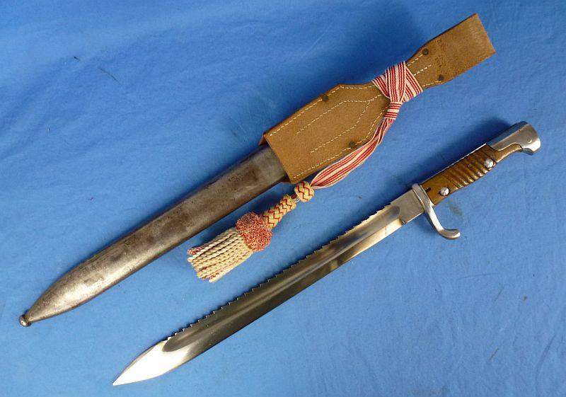 Excellent Condition 1916 Dated Model S98/05 Dress "Butcher Blade" Sawback Bayonet by WKC with Frog and Portepee - Image 3