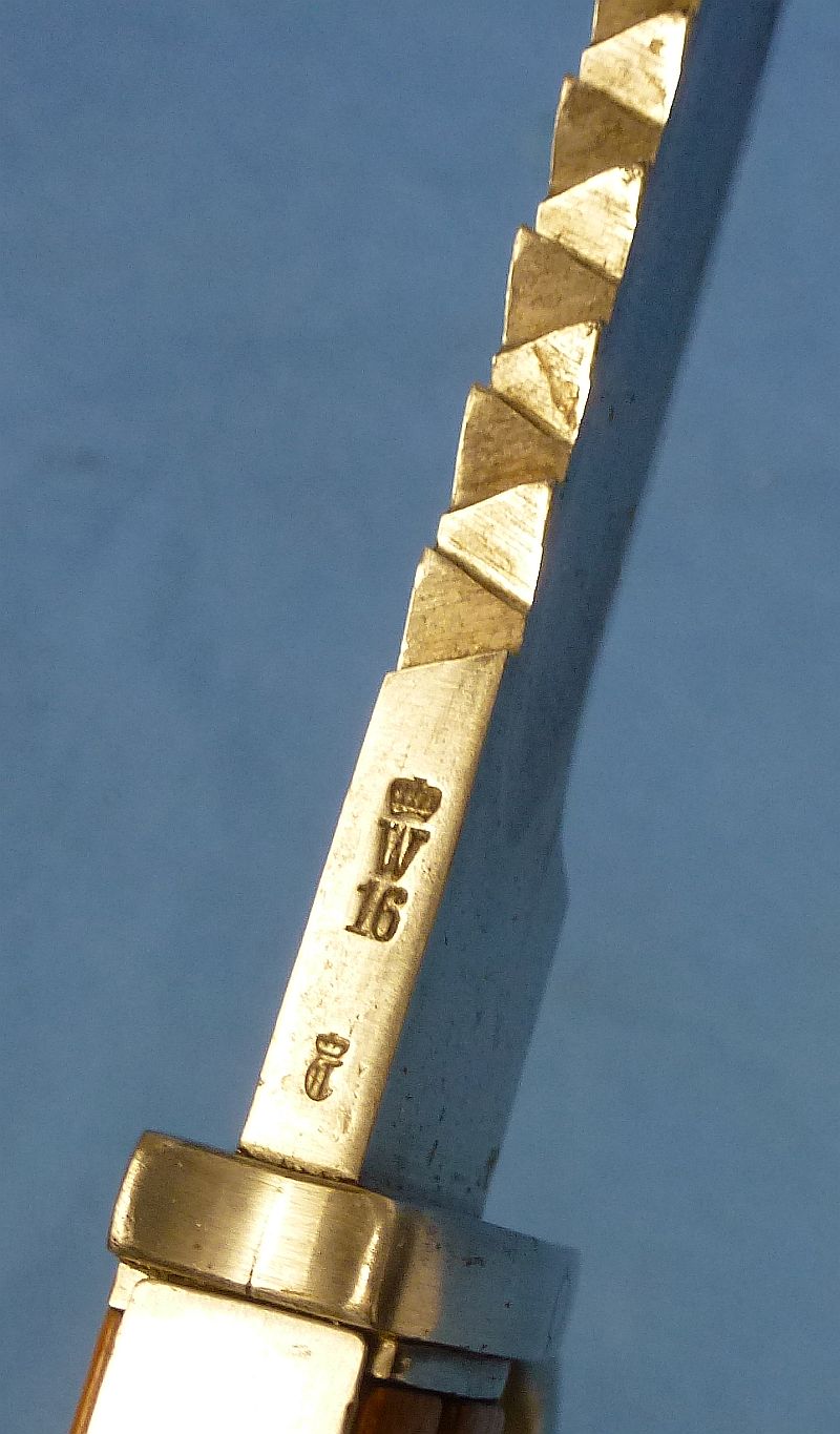 Excellent Condition 1916 Dated Model S98/05 Dress "Butcher Blade" Sawback Bayonet by WKC with Frog and Portepee - Image 7
