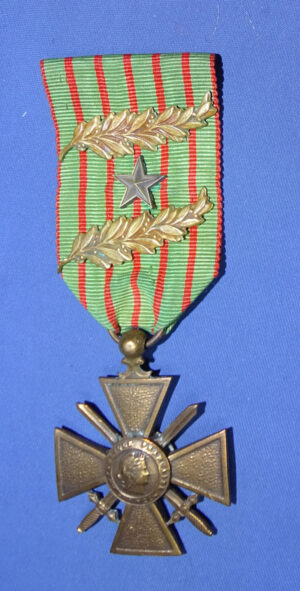 WWII 1914-1918 French Croix De Guerre Medal With Star & Two Palms