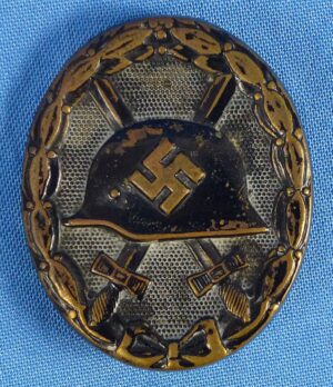 Black 1939 Wound Badge Marked "L/11" (Wilhelm Deumer)