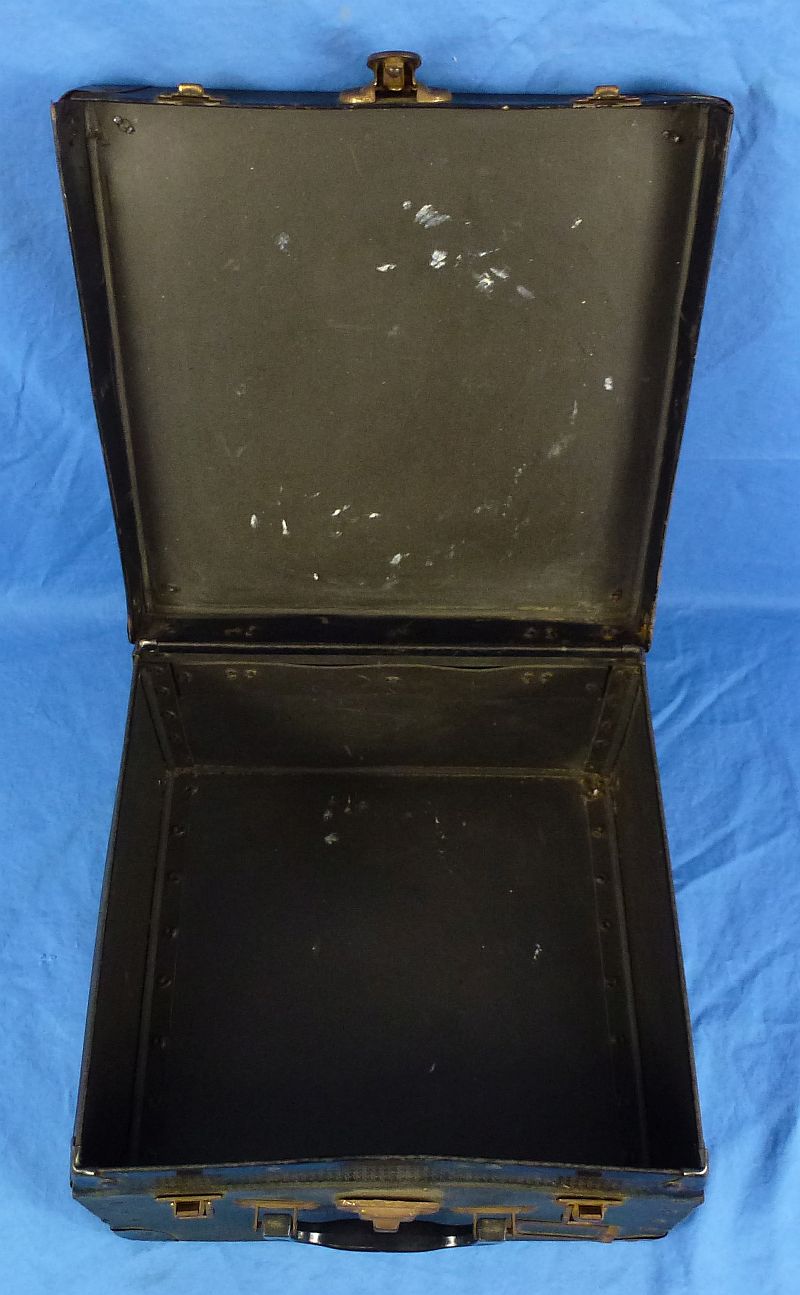 Cased U.S. Marine Corps Field Grade Officer Visor Cap - Image 13